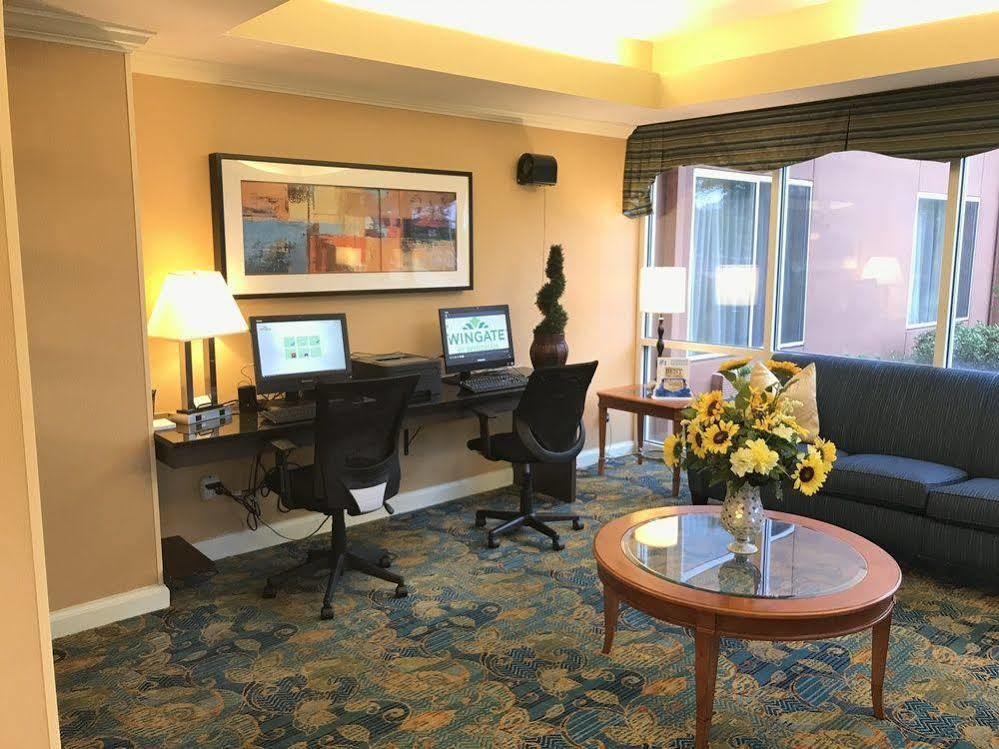 Отель Wingate By Wyndham Shreveport Airport Экстерьер фото